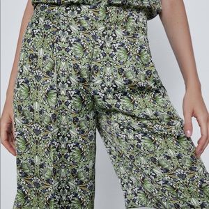 Zara FLORAL HIGH WAIST BERMUDAS Shorts w/Pockets